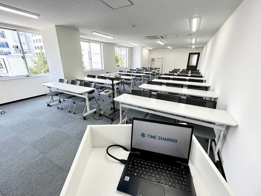 【司会台から全員とコミュニケーションが取れる距離】 - TIME SHARING 横浜関内 セルテアネックス 3Bの写真