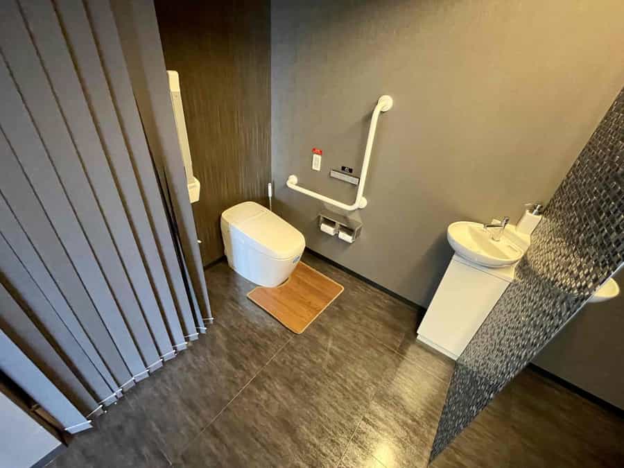 【トイレは男女共用×1です】 - ザ・パークハビオ新宿 屋上スペースの写真