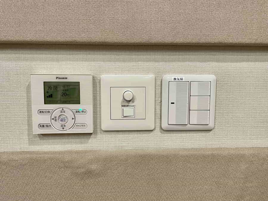 【※エアコンスイッチは隣の「防音ルーム7C」と共用です。空調調整はお隣と譲り合ってご利用ください】 - TIME SHARING 四谷 ダンスルーム7Dの写真