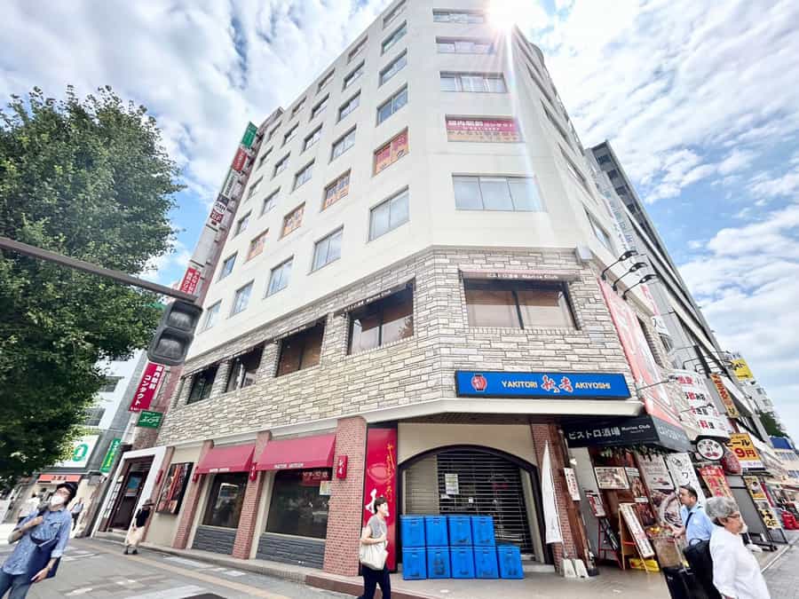 【ビル1階の焼き鳥屋さんが目印です】 - TIME SHARING 横浜関内 セルテアネックス 3Bの写真