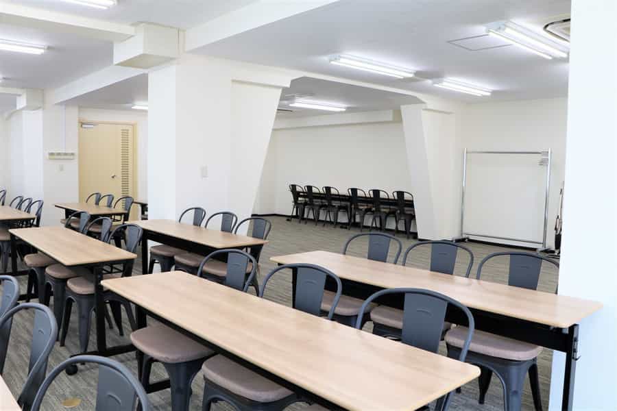会議室後方に予備椅子6脚+テーブル2台ございます。 - TIME SHARING 蒲田 第二美須ビルの写真