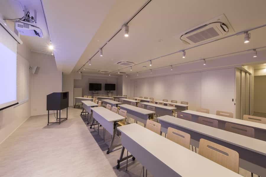 【新宿三丁目駅より徒歩2分!最大100名収容の綺麗な会議室が登場♪】 - INBOUND LEAGUE 2階 FUJIの写真