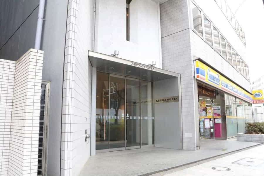 【正面玄関】
