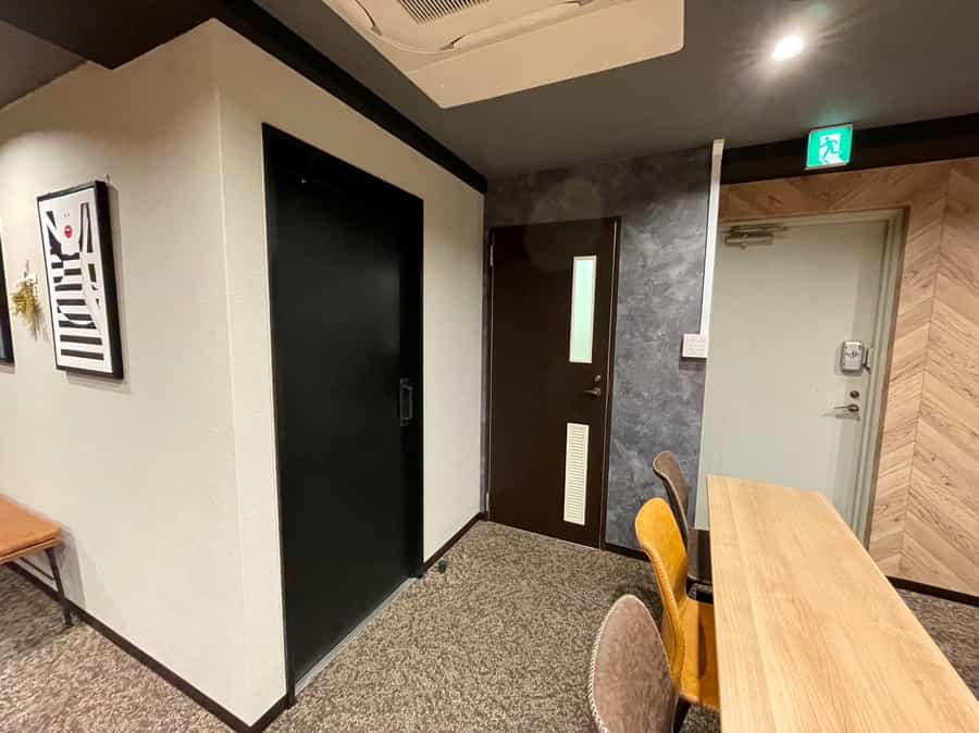 【会議室の入口横には、当会議室専用の男女共用トイレがございます】 - TIME SHARING 田町赤羽橋 8Aの写真