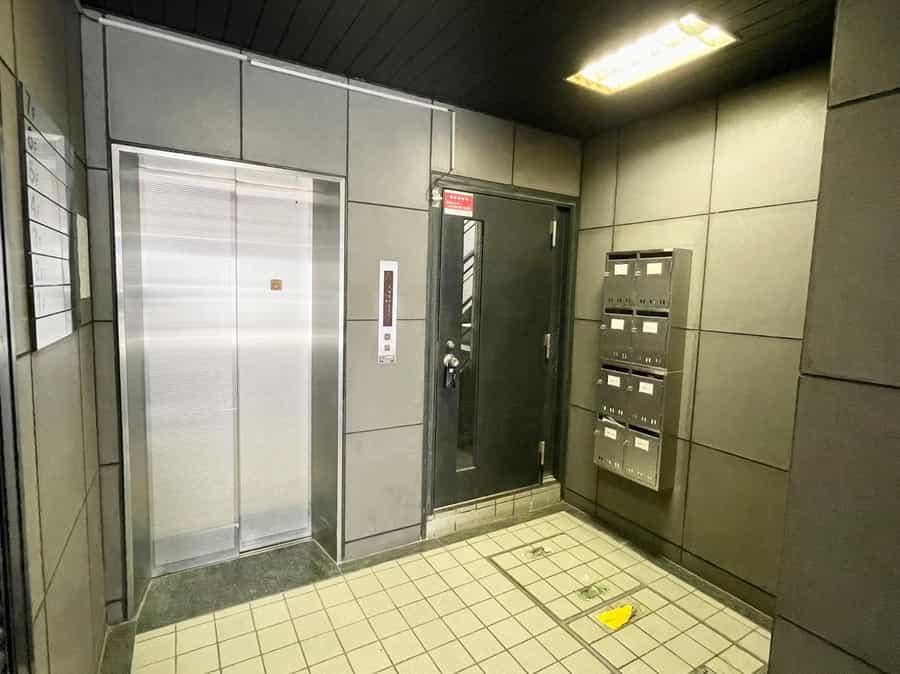 【ビル1階エレベーター前】 - TIME SHARING 水道橋 三崎町TSビル 4Fの写真