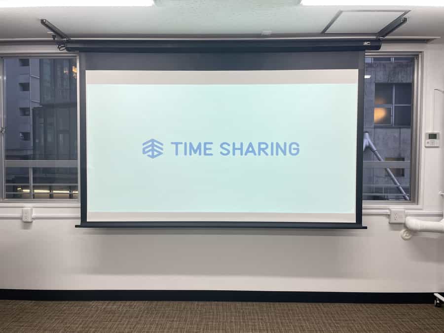 100インチスクリーン - TIME SHARING 渋谷ワールド宇田川ビル7Aの写真