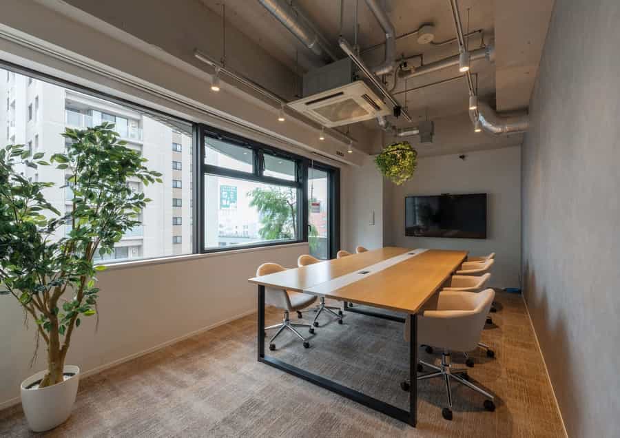 【8名様迄ご利用可能な、人数の多い会議に最適な会議室です】 - Sprout Muse 会議室E(スプラウトミューズ)の写真
