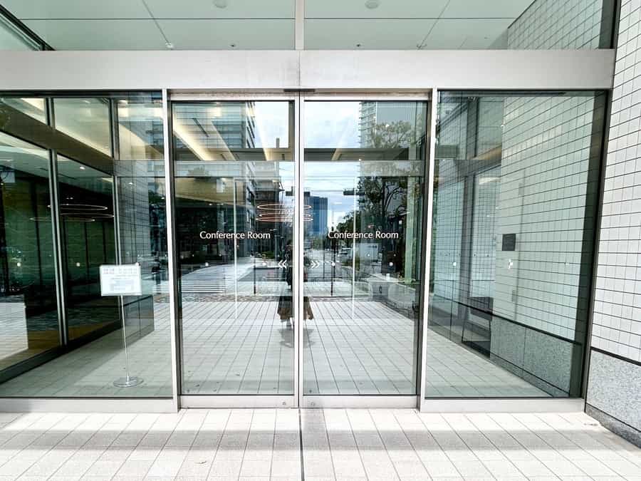 【風除室側出入口】 - TIME SHARING 勝どき 晴海トリトンX棟Conference RoomⅡ+Ⅲ+ラウンジの写真