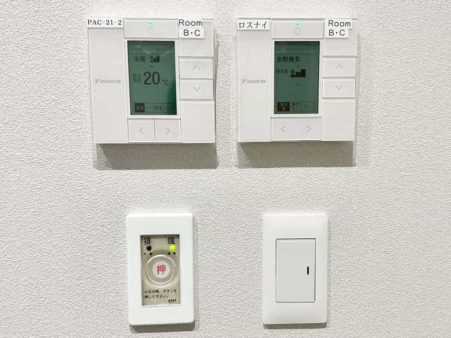 【空調のリモコンは共用部にございます※Room Bと共用です】 - TIME SHARING 新大阪プライムタワー Room Cの写真