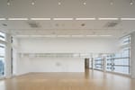 全面フローリング、壁・天井共に白で統一 - QUARTZ GALLERY 9Fの写真