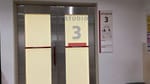 【扉横の『次のレッスンは』の下にプレートを設置してください】