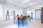 GALLERY C:グレーと白の内装と自然光でモデル・ポートレート撮影に - GOBLIN.原宿店-GALLERY C-の写真