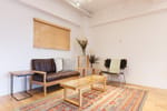 ソファーもあるのでくつろげます - GOBLIN.原宿店-GALLERY A-の写真