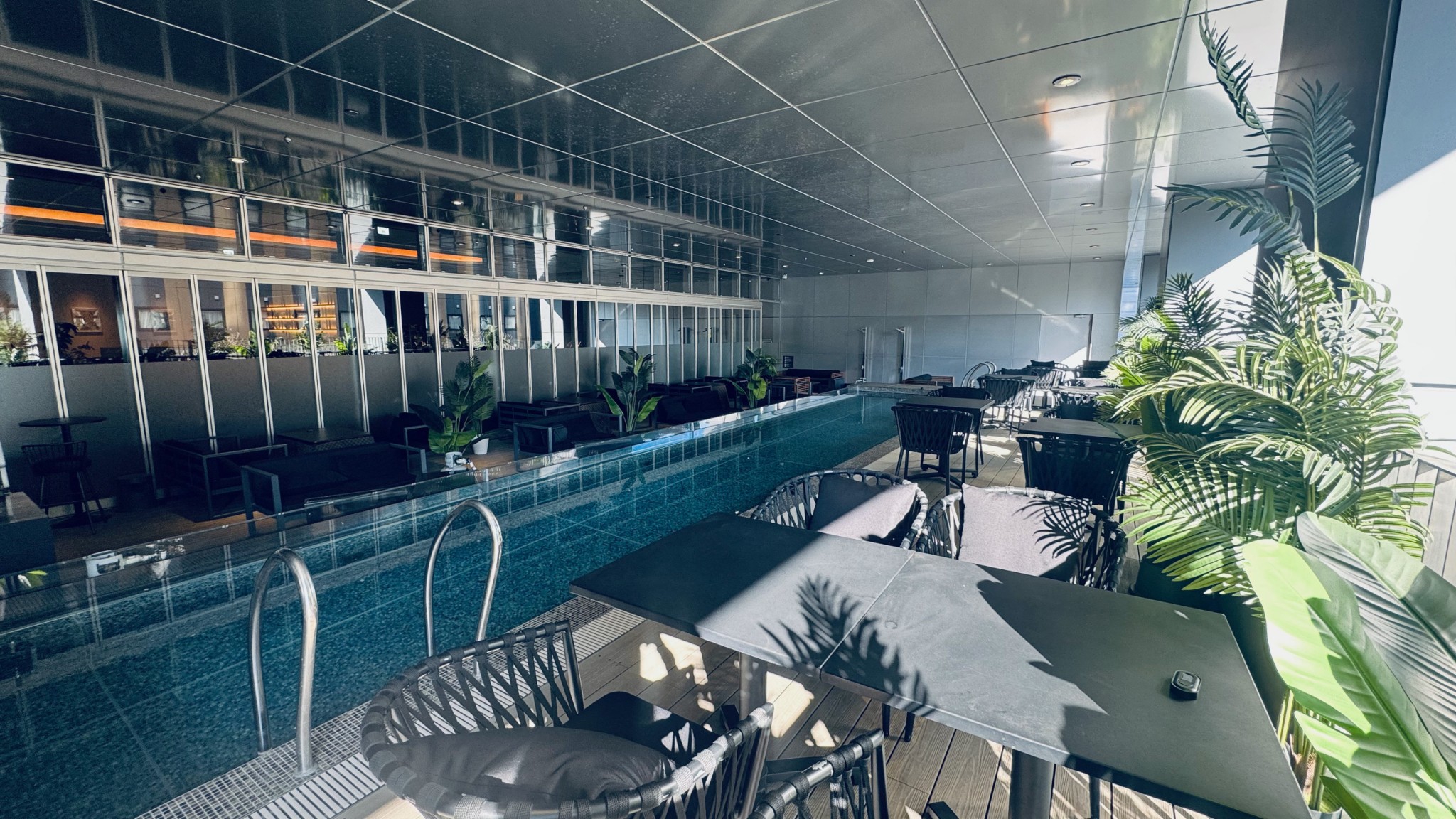 新宿】X PLACE water terrace＜東急歌舞伎町タワー5F＞｜貸し会議室